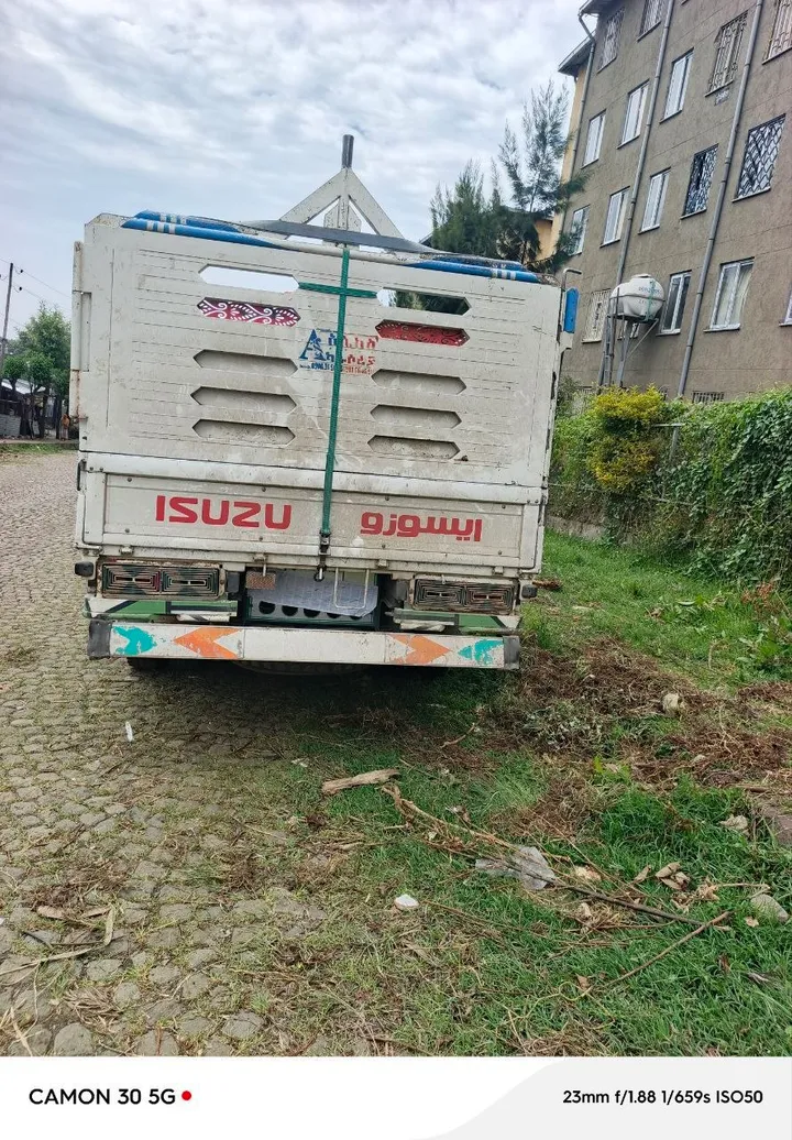 2024 Isuzu Cargo Truck – photo 4