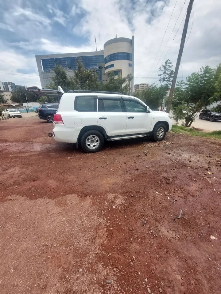 Toyota V8 Diesel 2011 – photo 4