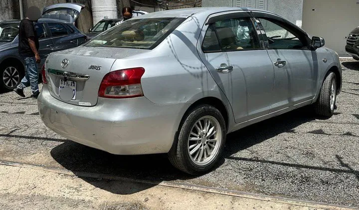 Toyota Yaris Belta 2006 – photo 4