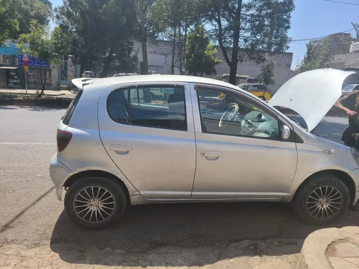 Toyota Vitz 2001 Automatic – photo 4
