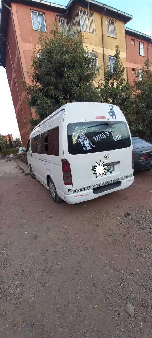 Toyota Hiace Van 2007 – photo 3