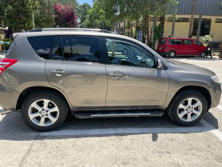 Toyota Rav4 2011 – photo 3