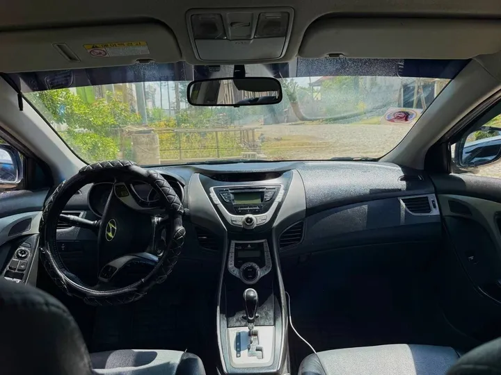 Hyundai Avante 2013 Automatic 1.6L – photo 3