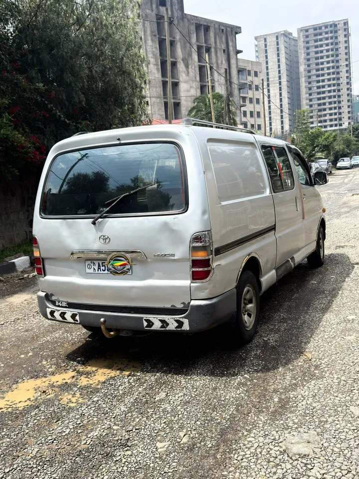 Toyota D4D 2005 Manual Van – photo 5
