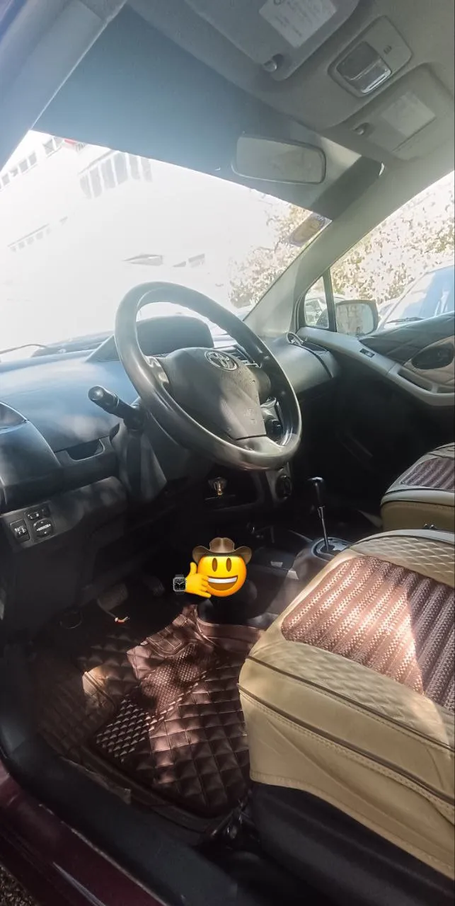 Toyota Yaris Compact 2010 – photo 3