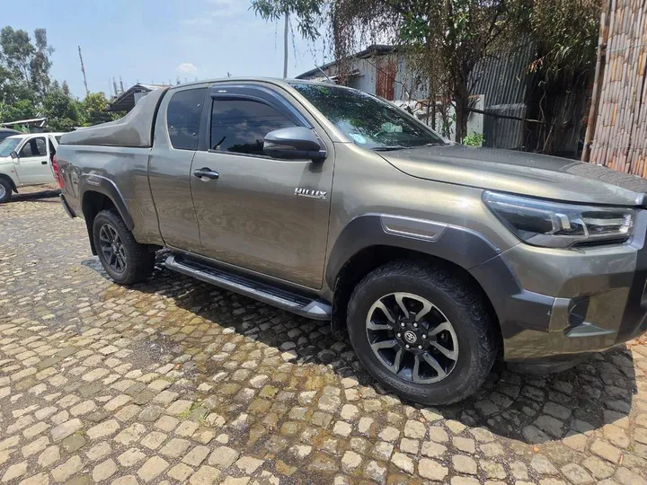 Toyota Hilux Invincible 2021 – photo 4