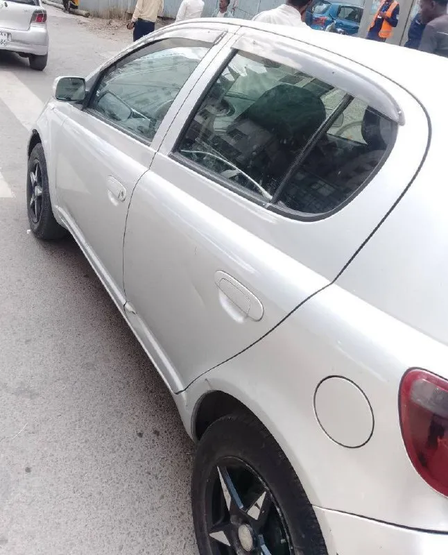 Toyota Vitz 2000 Automatic – photo 3