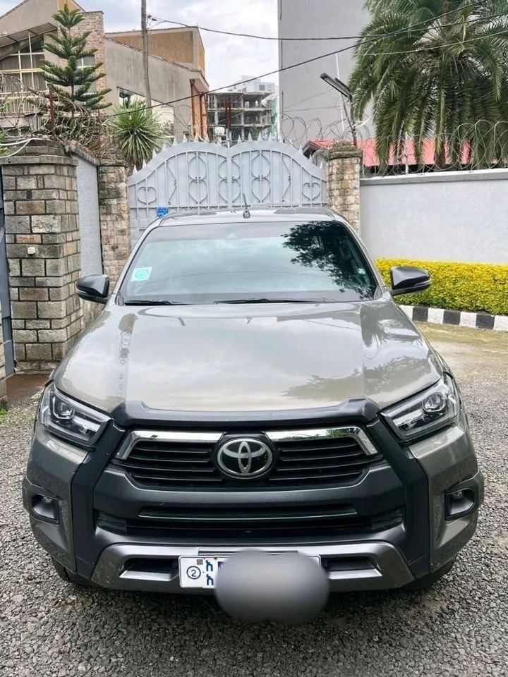 Toyota Hilux Invincible 2021 – photo 3