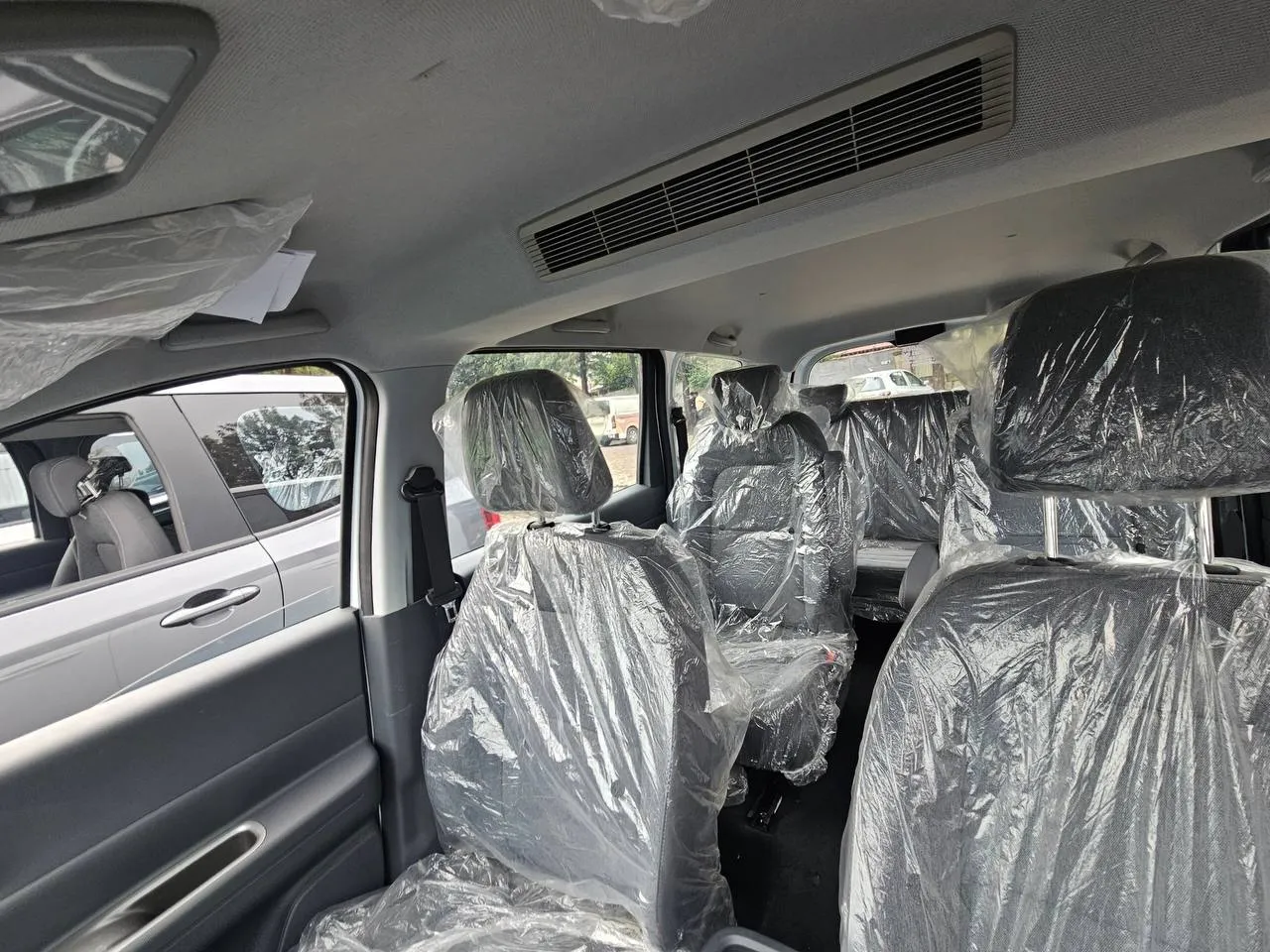 Wuling 2025 Hybrid Plug-in 8-Seater Van – photo 3