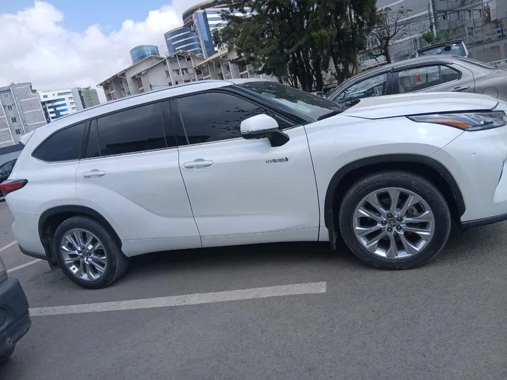Toyota Highlander 2023 – photo 4