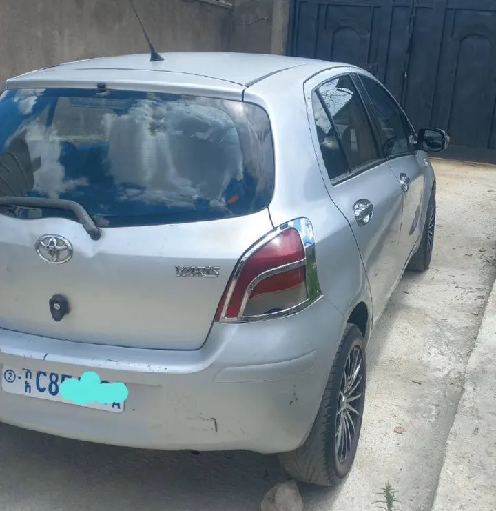 Toyota Yaris Compact 2009 Silver – photo 5