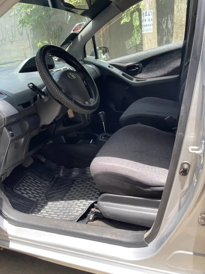 Toyota Yaris Compact 2009 – photo 5