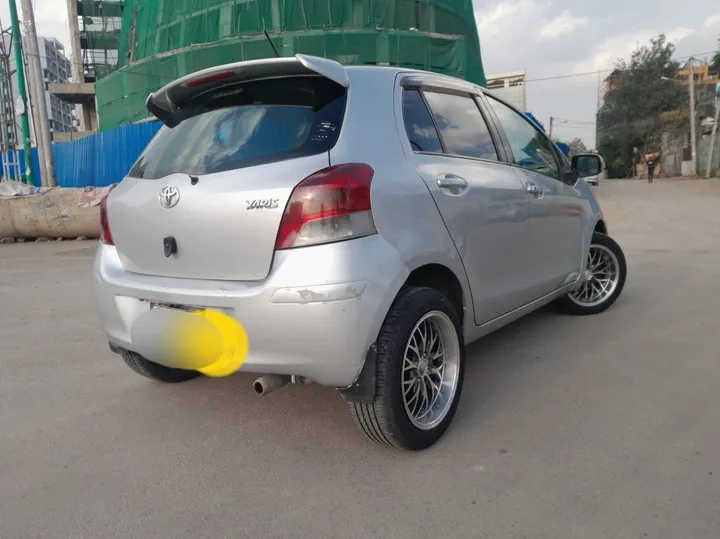 Toyota Yaris Compact 2010 Automatic – photo 3