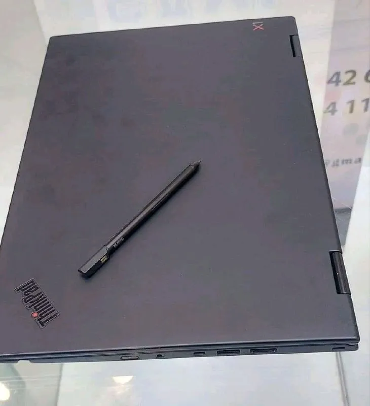 Lenovo ThinkPad Yoga X390 Laptop – photo 3