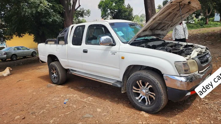 Toyota Hilux 2001 Pickup – photo 3