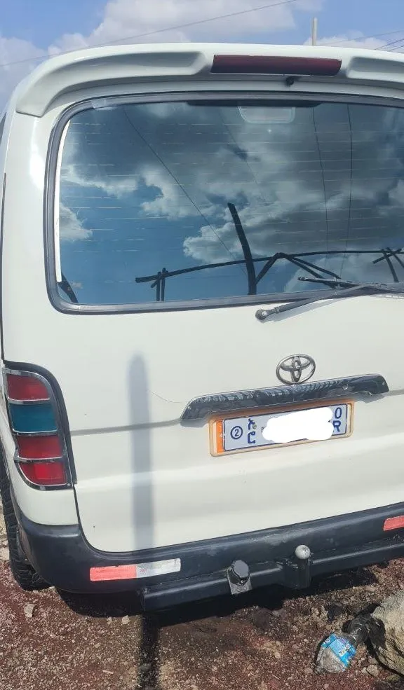 Toyota Dolphin Shark 2008 Van – photo 3