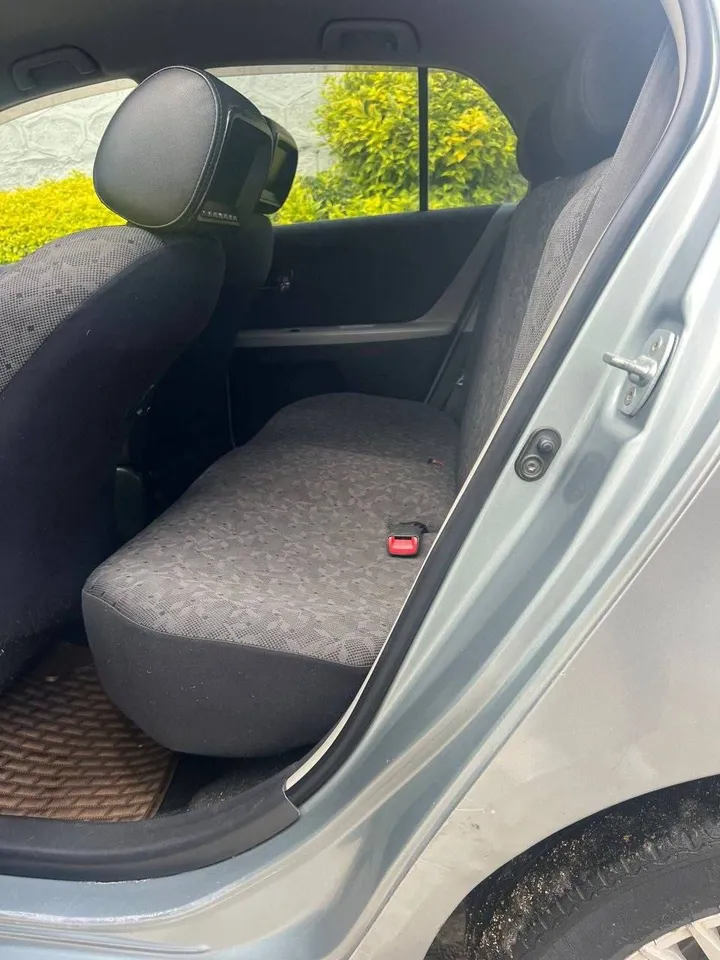 Toyota Yaris Compact 2010 Automatic – photo 3