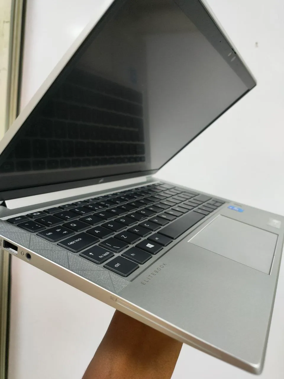 HP EliteBook 830 G8 i5 Laptop – photo 4