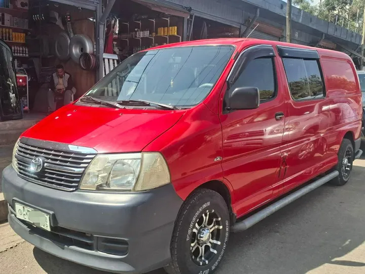 Toyota Hiace Dolfine Van 2011 – photo 3