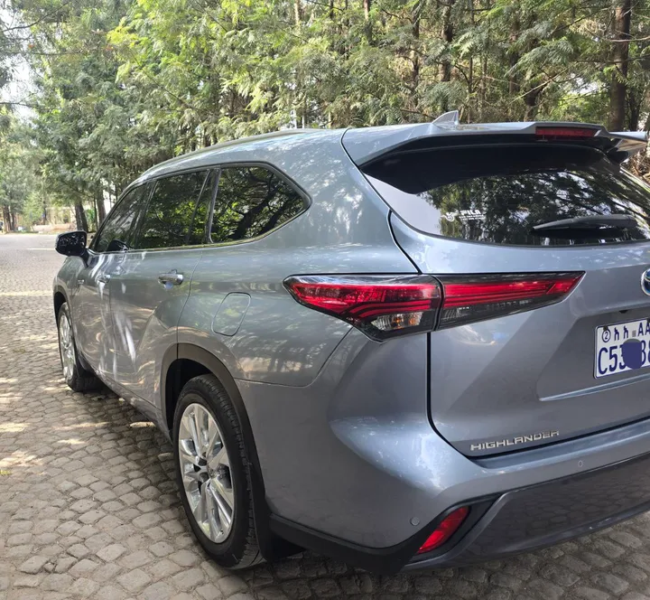 2024 Toyota Highlander Hybrid Limited – photo 7