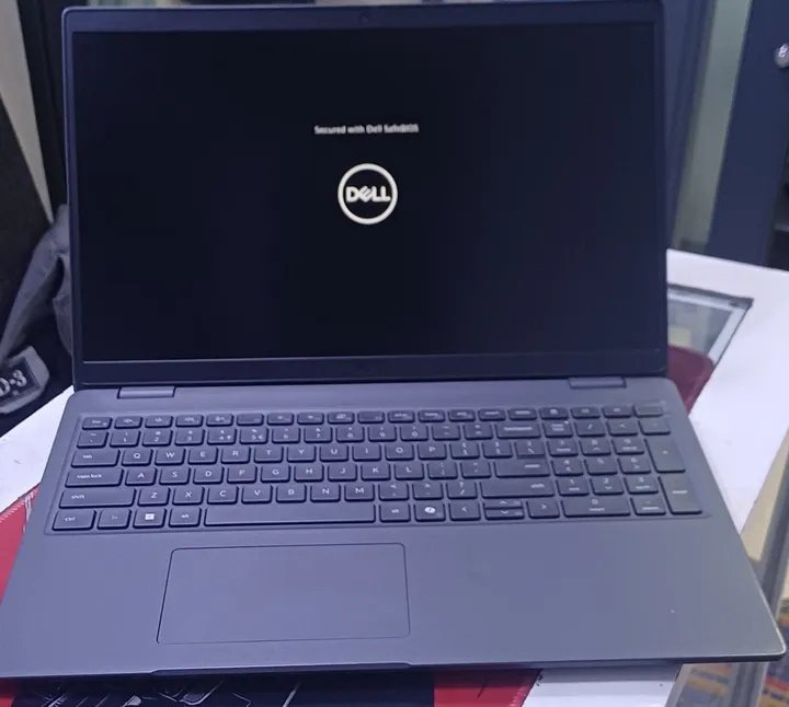 Dell Latitude 3550 Core i7 Laptop – photo 8