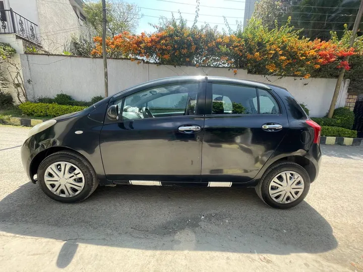 2007 Toyota Yaris Compact Manual – photo 10