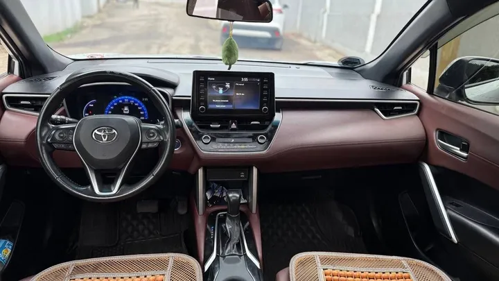 Toyota Corolla Cross Hybrid 2024 – photo 3