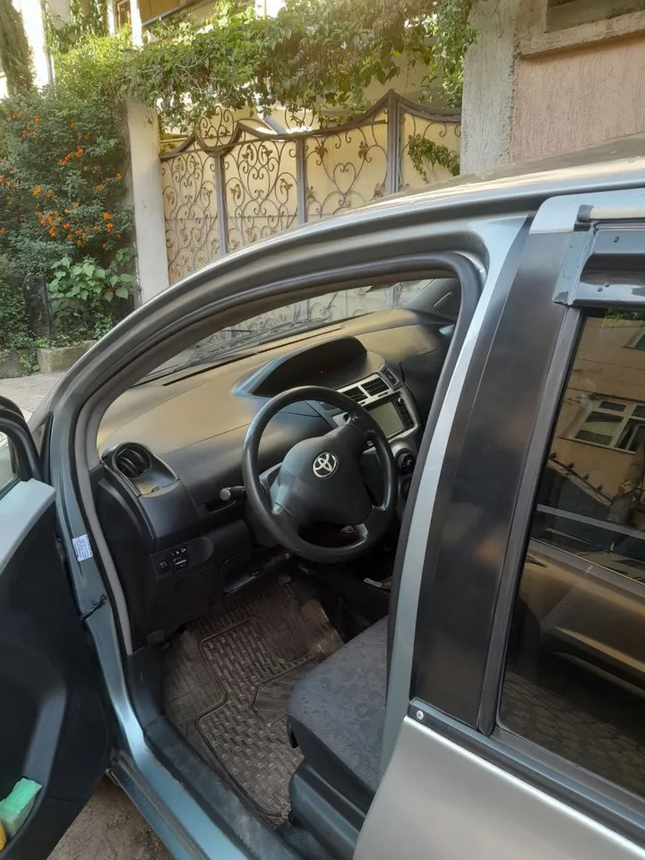 Toyota Compact 2010 Automatic – photo 3