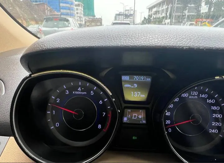 Hyundai Elantra 2012 with Sunroof – photo 6