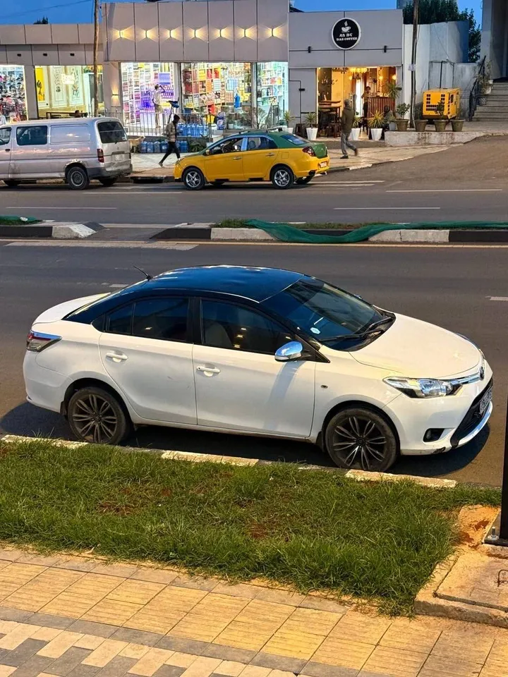 Toyota Yaris Sedan 2014 Automatic – photo 4