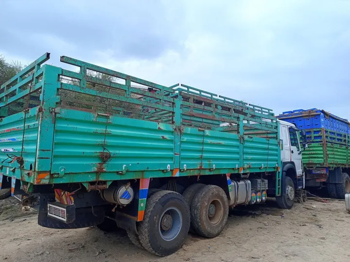 Sinotruk Howo Cargo Truck – photo 5