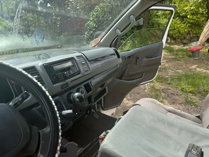 Toyota Abadula 2011 Manual Van – photo 4