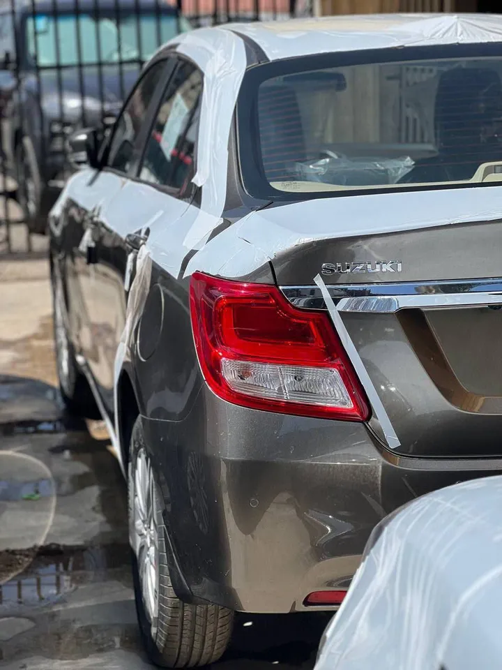 Suzuki Desire 2022 Gray Sedan – photo 5