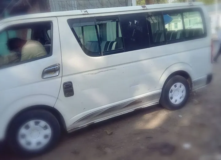 Toyota Hiace 2011 Manual Van – photo 6