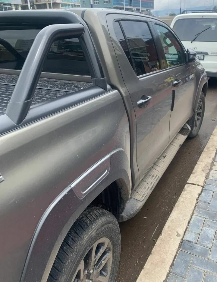 Toyota Hilux Invincible Double Cab 2021 – photo 6