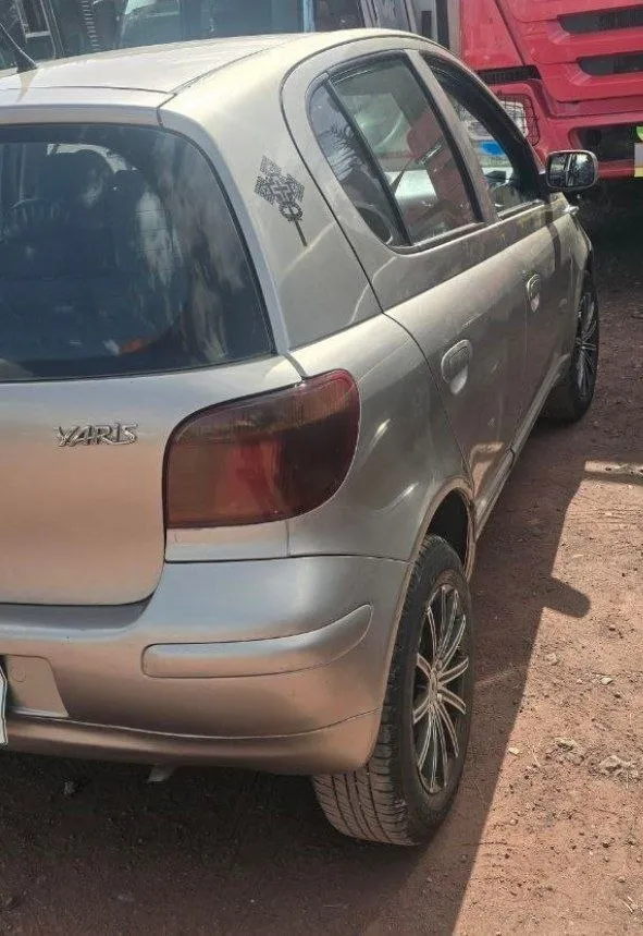 Toyota Vitz Yaris 2004 Manual – photo 4