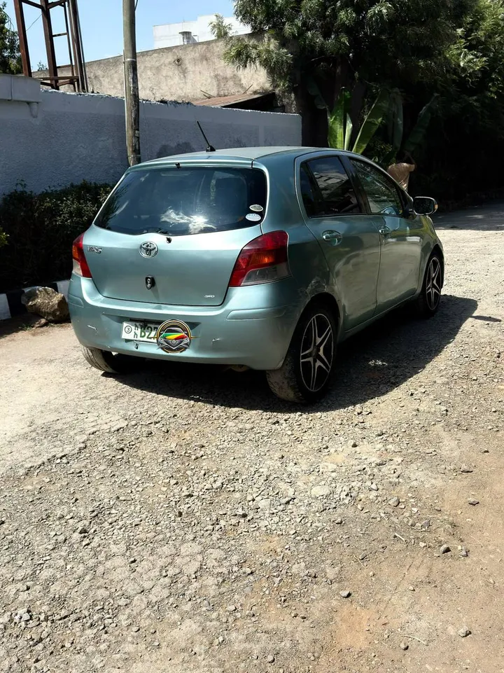 Toyota Yaris Compact 2009 – photo 5