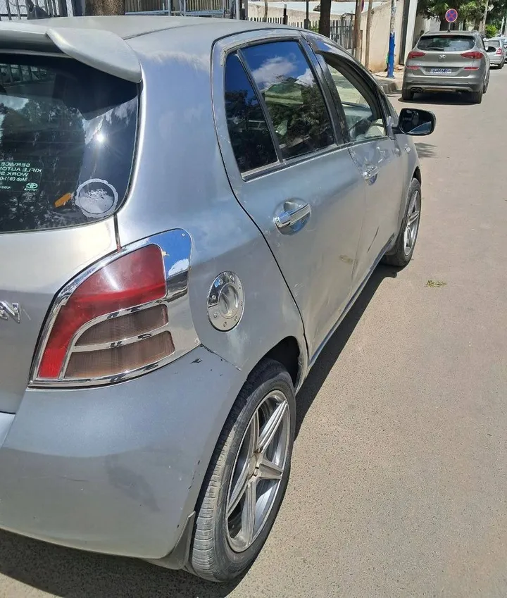 Toyota Yaris Compact 2007 Hatchback – photo 3
