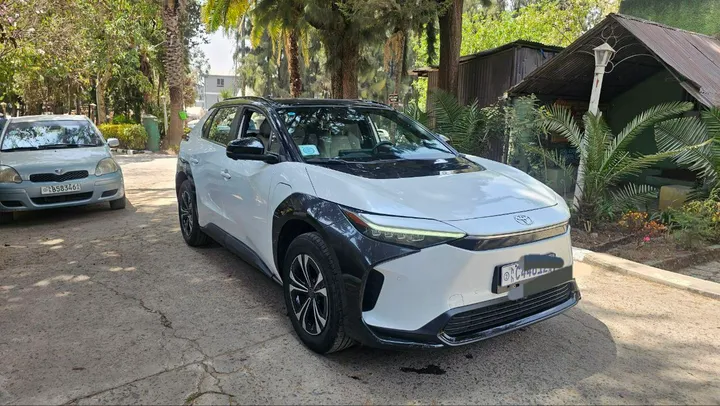 Toyota bZ4X AWD Electric 2023 – photo 10