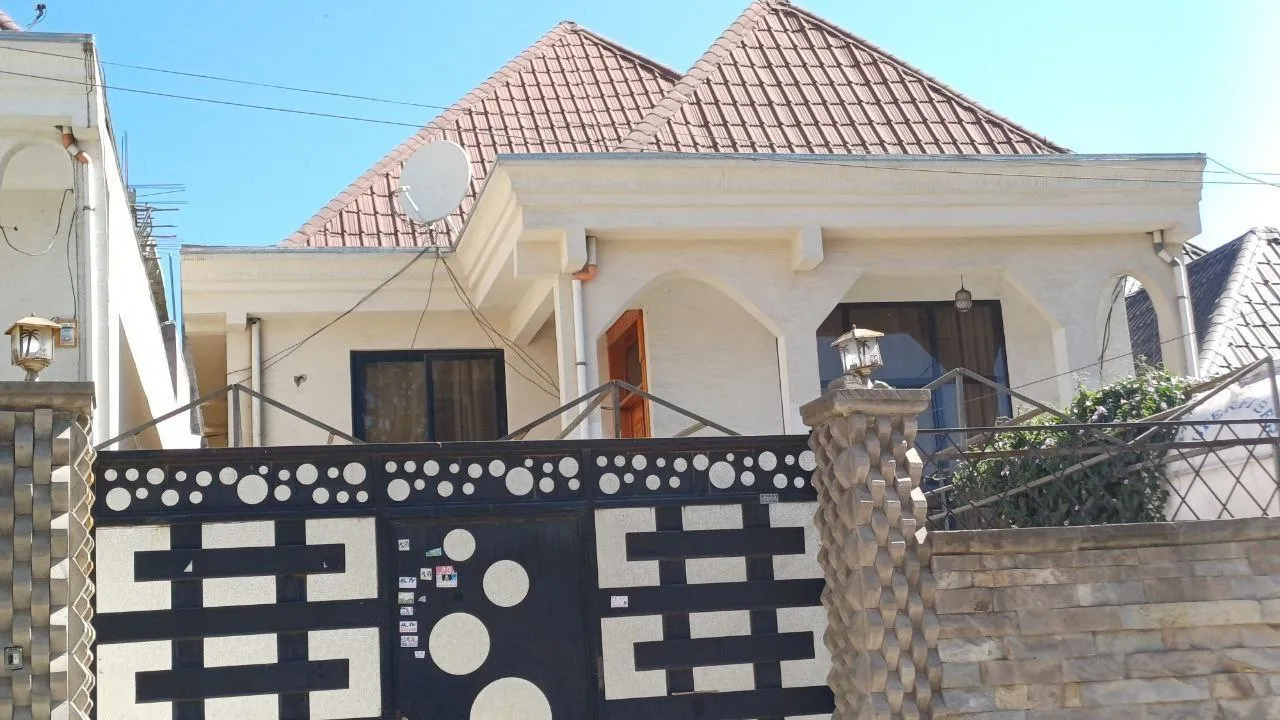 Urgent Sale House in Jakiros Area – photo 3