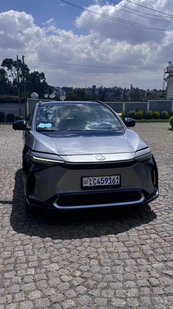 2022 Toyota BZ4X Ultra SUV – photo 8