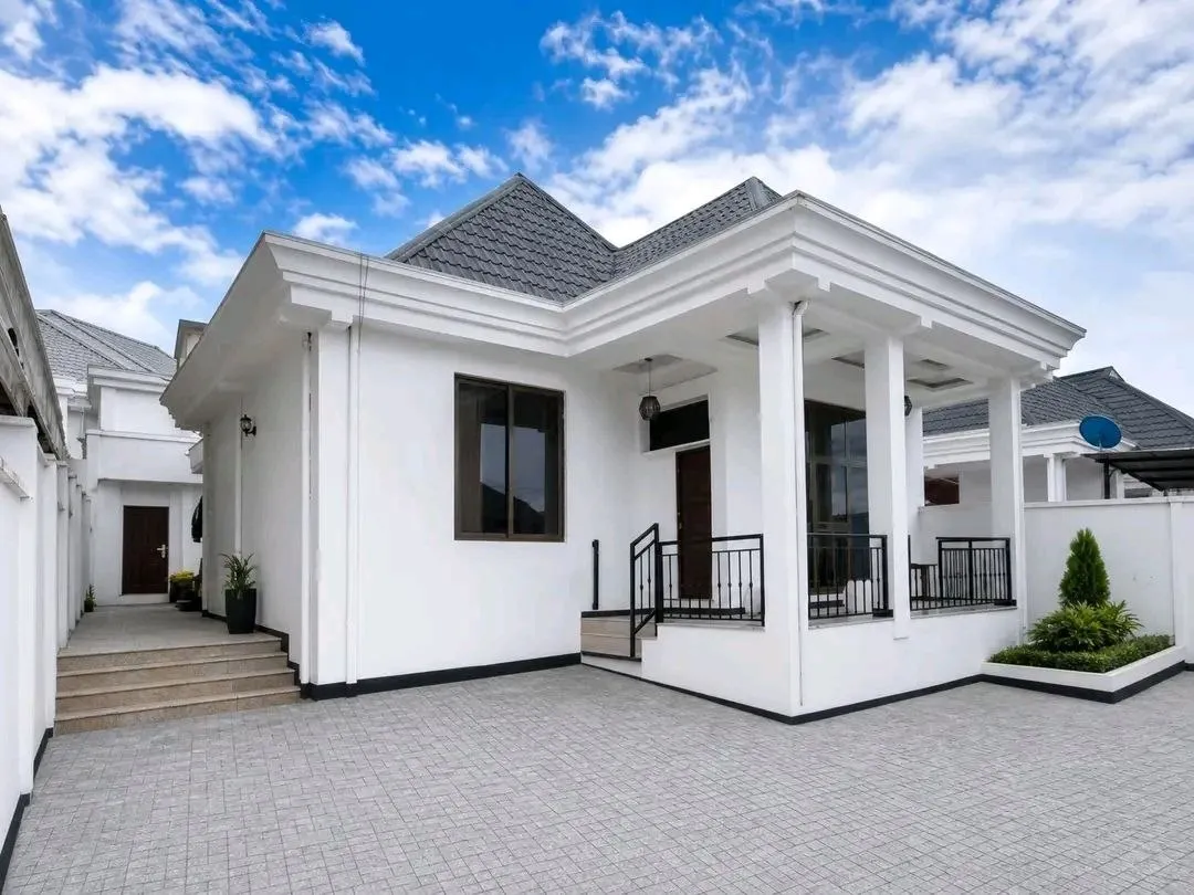 Modern 6-Bedroom Villa in Yerer – photo 3