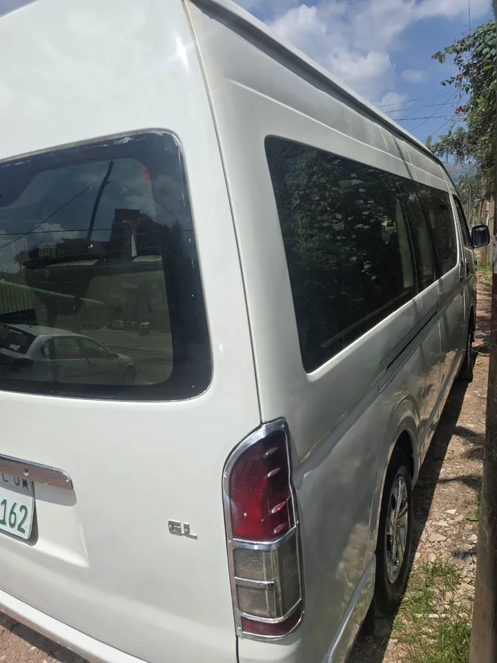 Toyota Hiace Highroof 2016 Manual – photo 5