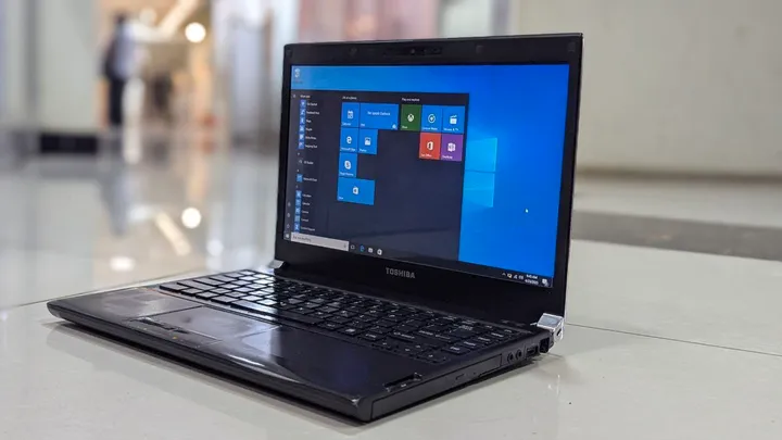 Toshiba Core i5 13.3 inch Laptop – photo 3