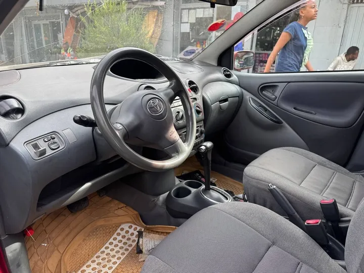 Toyota Vitz 2002 Automatic – photo 3