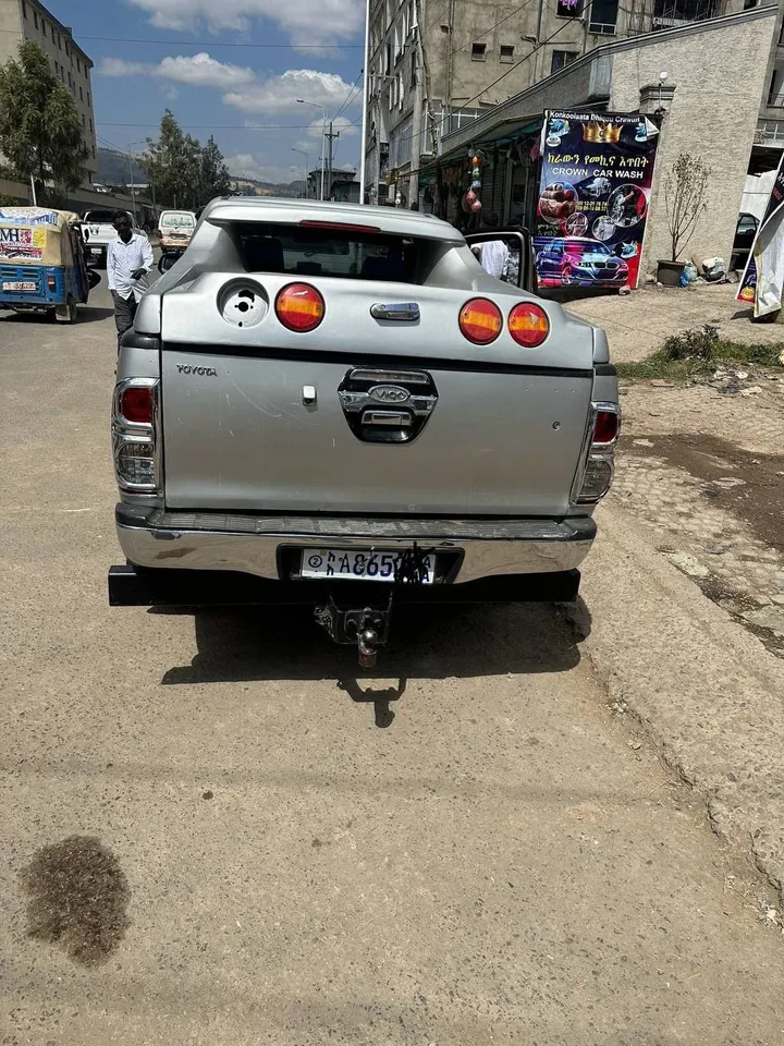 Toyota Hilux 2014 Manual Pickup – photo 4