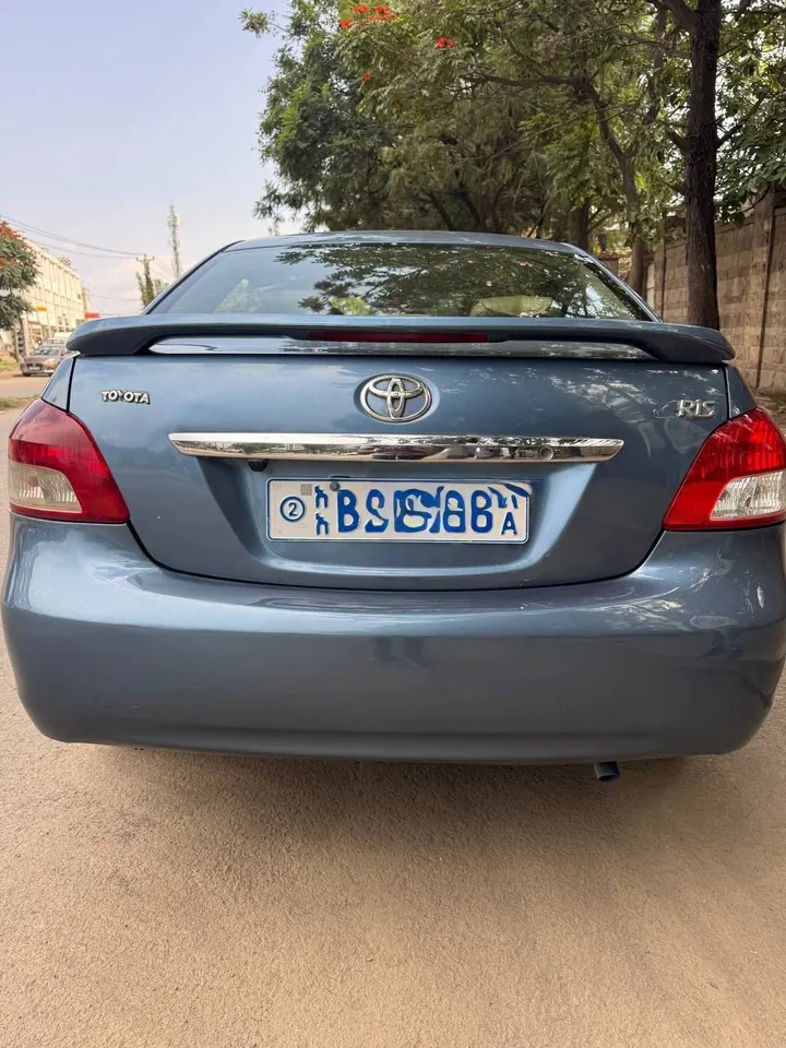 2009 Toyota Yaris Sedan – photo 8