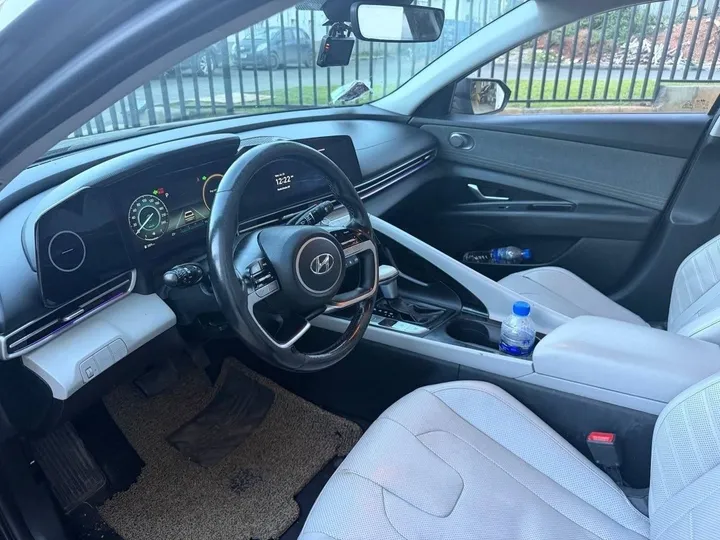 Hyundai Avante 2021 Automatic Sedan – photo 3