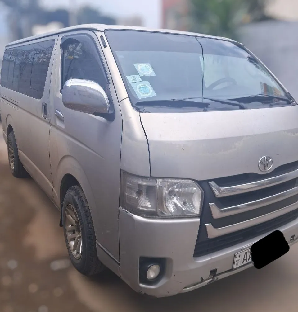 Toyota HiAce Super GL 2017 – photo 3