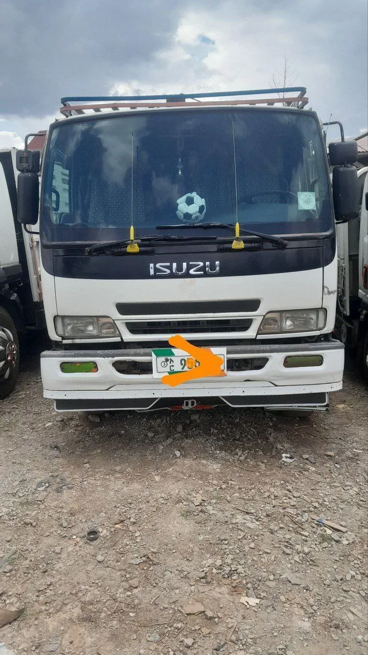 Isuzu Truck 2011 Model – photo 3
